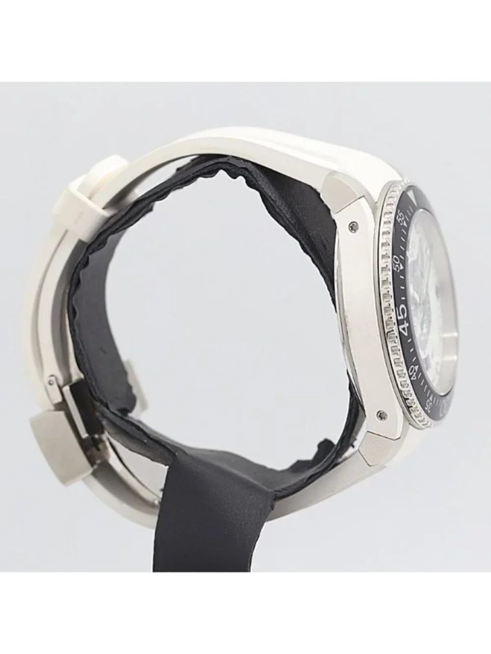 Gucci Dive Cat 136.3 Quartz White Dial Date Watch